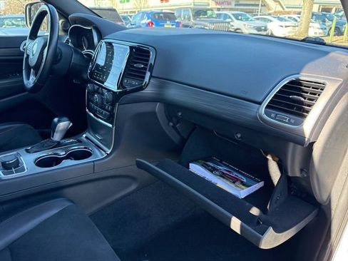 Certified 2022 Jeep Grand Cherokee Laredo X image 25