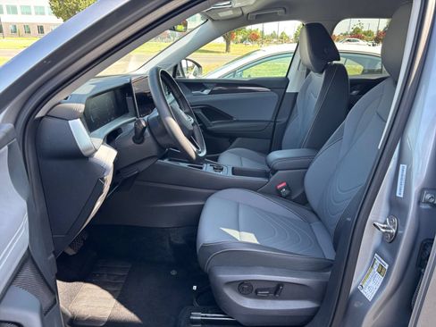 Used 2026 Volkswagen Tiguan SE AWD/4WD image 28