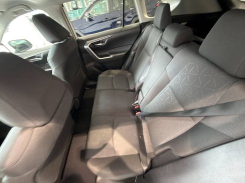Used 2025 Toyota RAV4 XLE AWD/4WD image 12