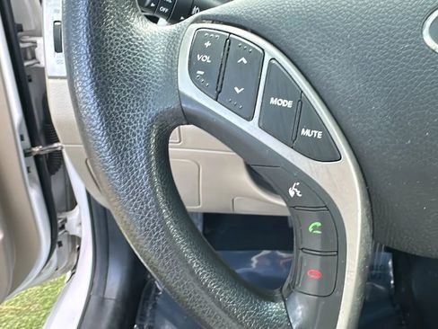 Used 2014 Hyundai Elantra GT FWD image 25