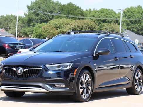 Used 2018 Buick Regal Essence w/ Driver Confidence Package #1 image 3