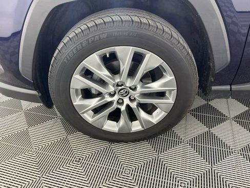 Used 2019 Toyota RAV4 XLE Premium w/ Cold Weather Package AWD/4WD image 16