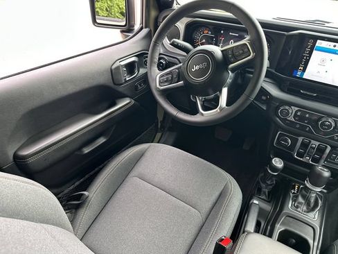 Used 2026 Jeep Wrangler Unlimited Sahara w/ Safety Group AWD/4WD image 19
