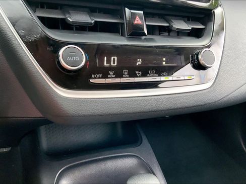 Used 2024 Toyota Corolla LE FWD image 32