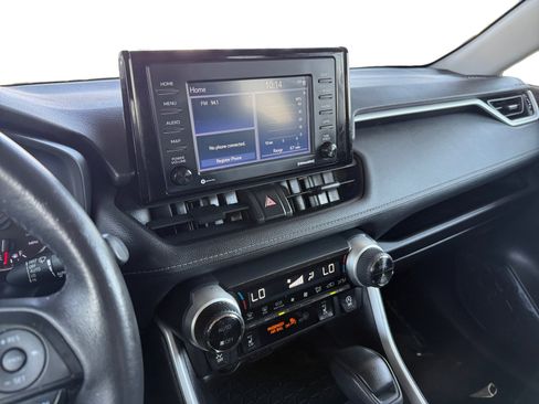 Used 2021 Toyota RAV4 XLE w/ Convenience Package FWD image 15