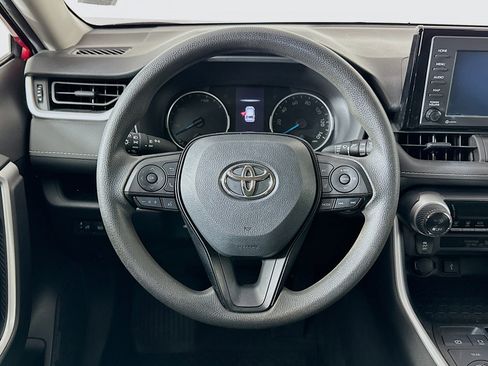 Used 2021 Toyota RAV4 XLE AWD/4WD image 18