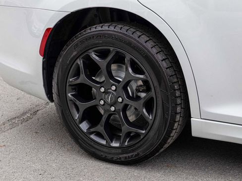 Used 2021 Chrysler 300 Touring L AWD/4WD image 10