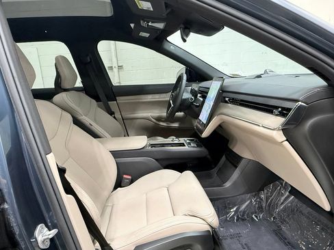 Used 2025 Volvo EX90 Ultra AWD/4WD image 43