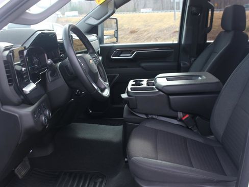 Used 2025 Chevrolet Silverado 2500 LT w/ Convenience Package AWD/4WD image 19