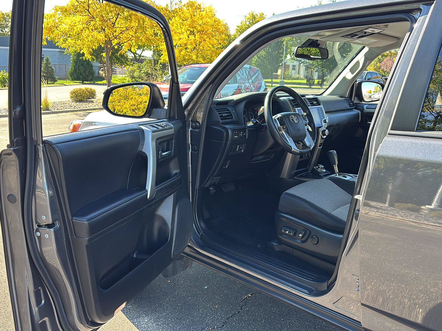 Used 2022 Toyota 4Runner SR5 AWD/4WD image 2