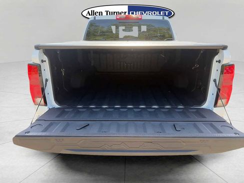 Used 2025 Chevrolet Colorado Z71 AWD/4WD image 7