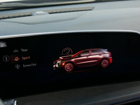 Used 2024 Cadillac XT4 Sport FWD image 33