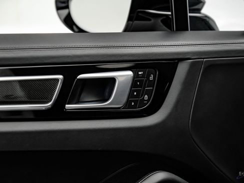 Used 2022 Porsche Cayenne Turbo image 90