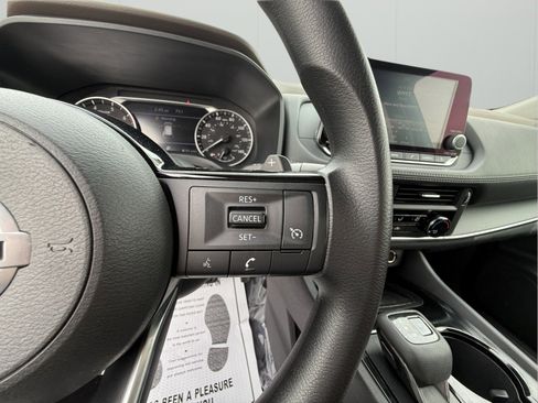 Used 2021 Nissan Rogue S image 14