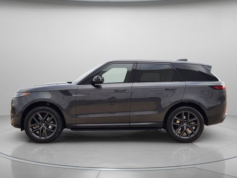 Used 2024 Land Rover Range Rover Sport SE image 2