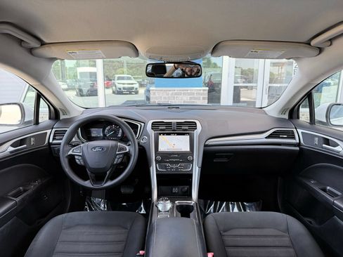 Used 2019 Ford Fusion SE FWD image 21
