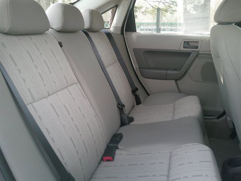 Used 2010 Ford Focus SE image 24