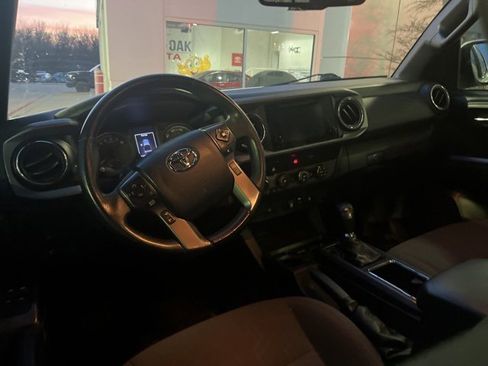 Used 2019 Toyota Tacoma TRD Off-Road image 8