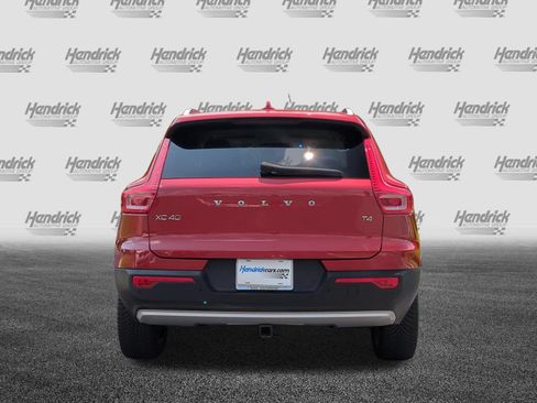 Used 2019 Volvo XC40 T4 Momentum FWD image 9