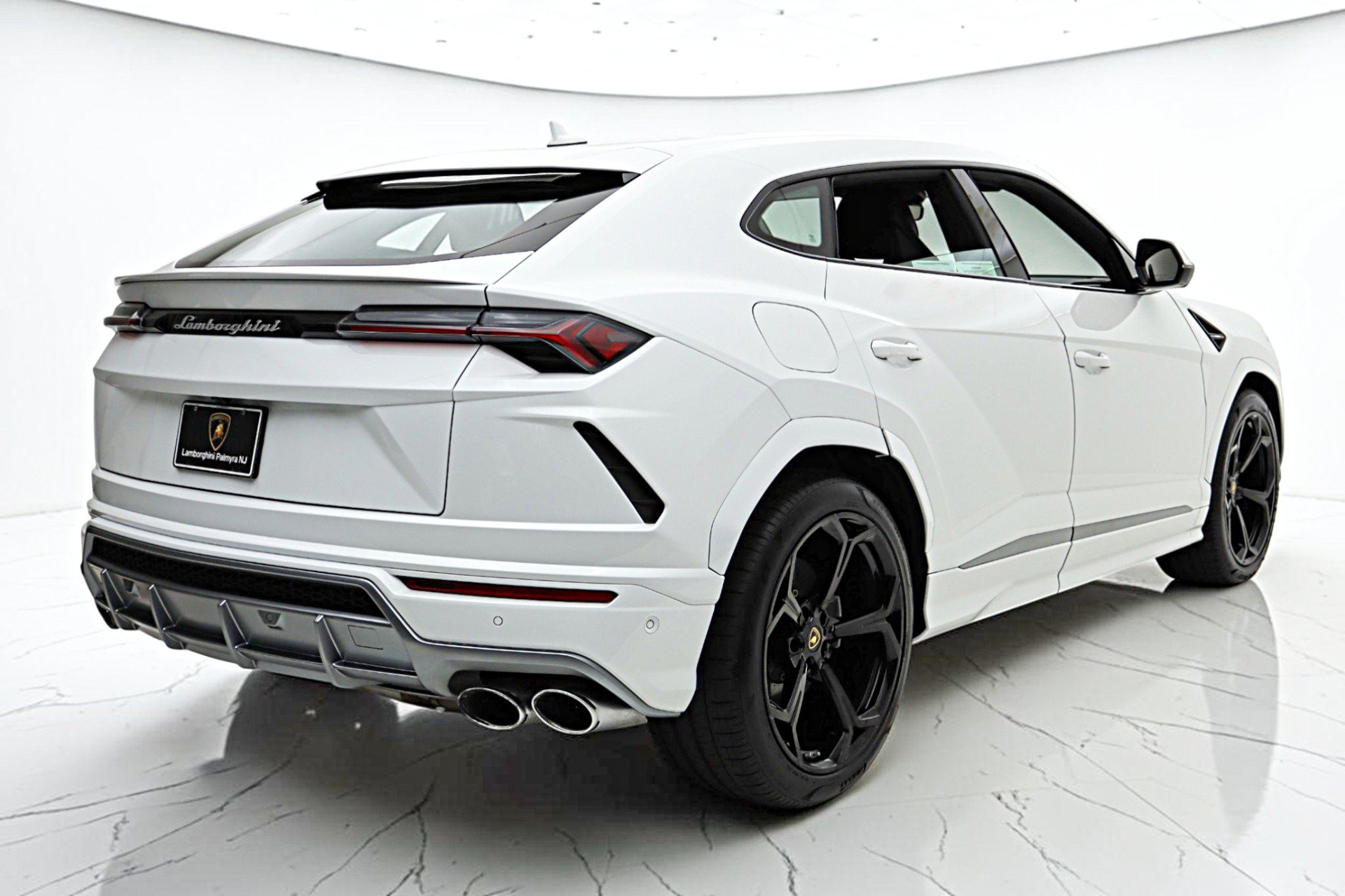 Used 2020 Lamborghini Urus AWD/4WD image 11