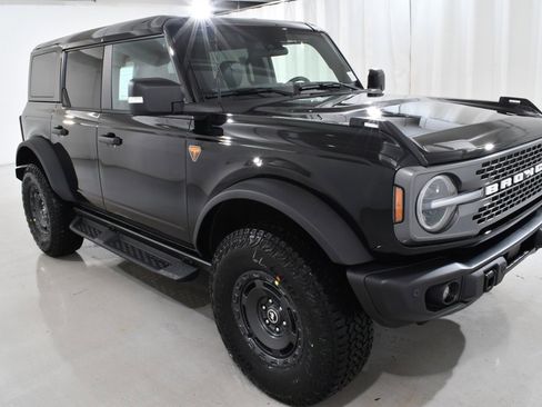 New 2025 Ford Bronco Badlands image 5