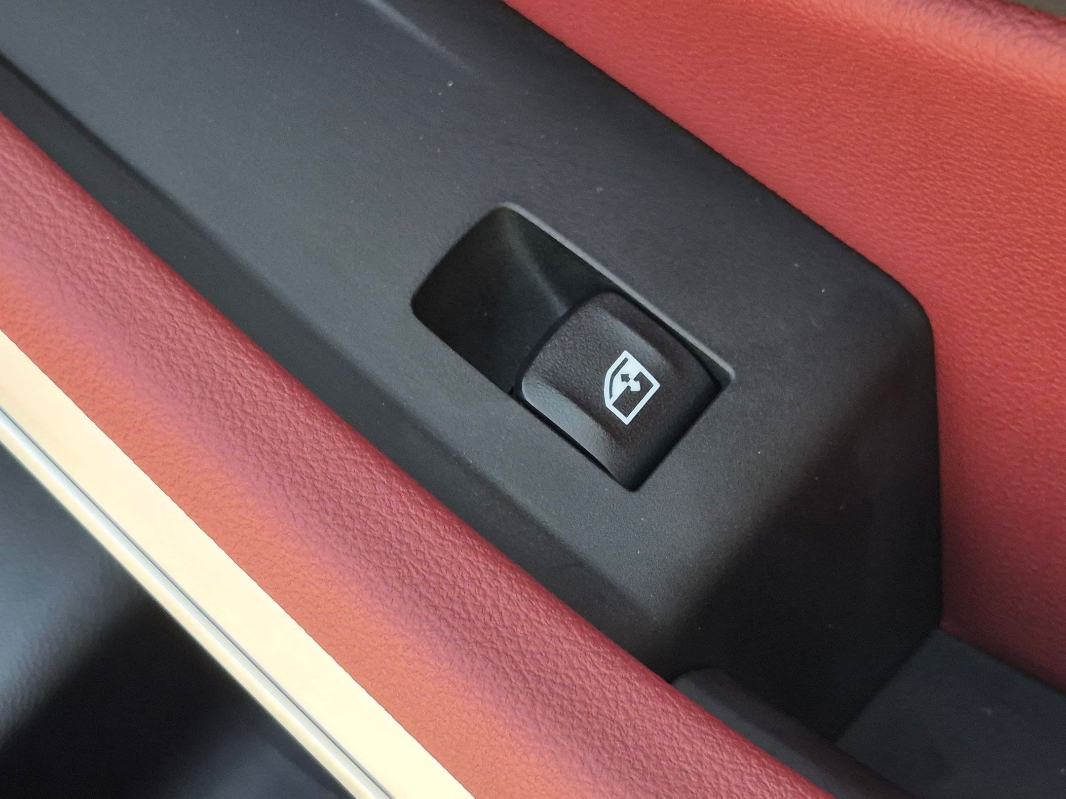Used 2025 BMW 330i Sedan w/ M Sport Package RWD image 37