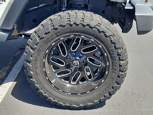Used 2018 Jeep Wrangler Unlimited Rubicon w/ Dual Top Group AWD/4WD image 29