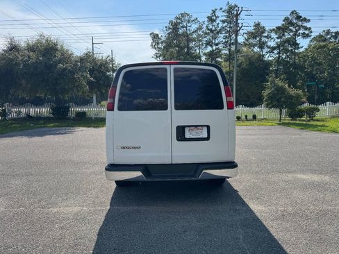 Used 2018 Chevrolet Express 3500 LT w/ LT Preferred Equipment Group RWD image 5
