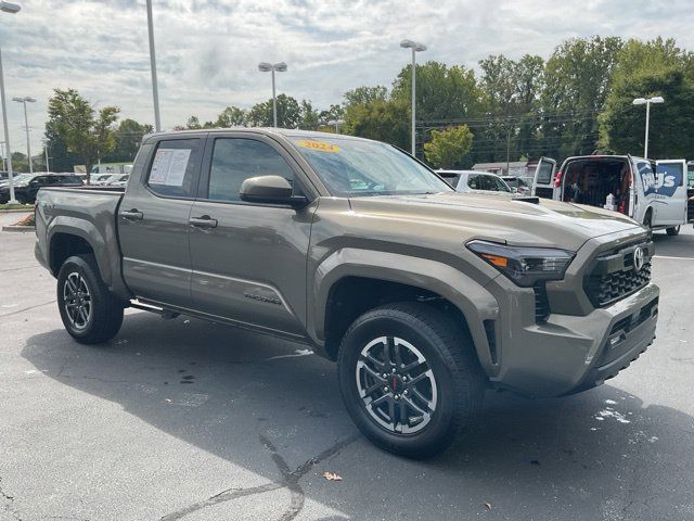 Used 2024 Toyota Tacoma TRD Sport AWD/4WD image 5
