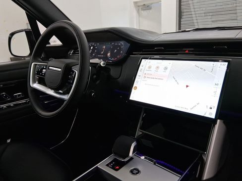 New 2025 Land Rover Range Rover SE image 20