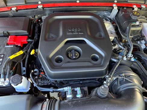 Used 2025 Jeep Wrangler Sahara image 31