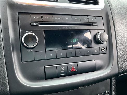 Used 2014 Dodge Avenger SE FWD image 34