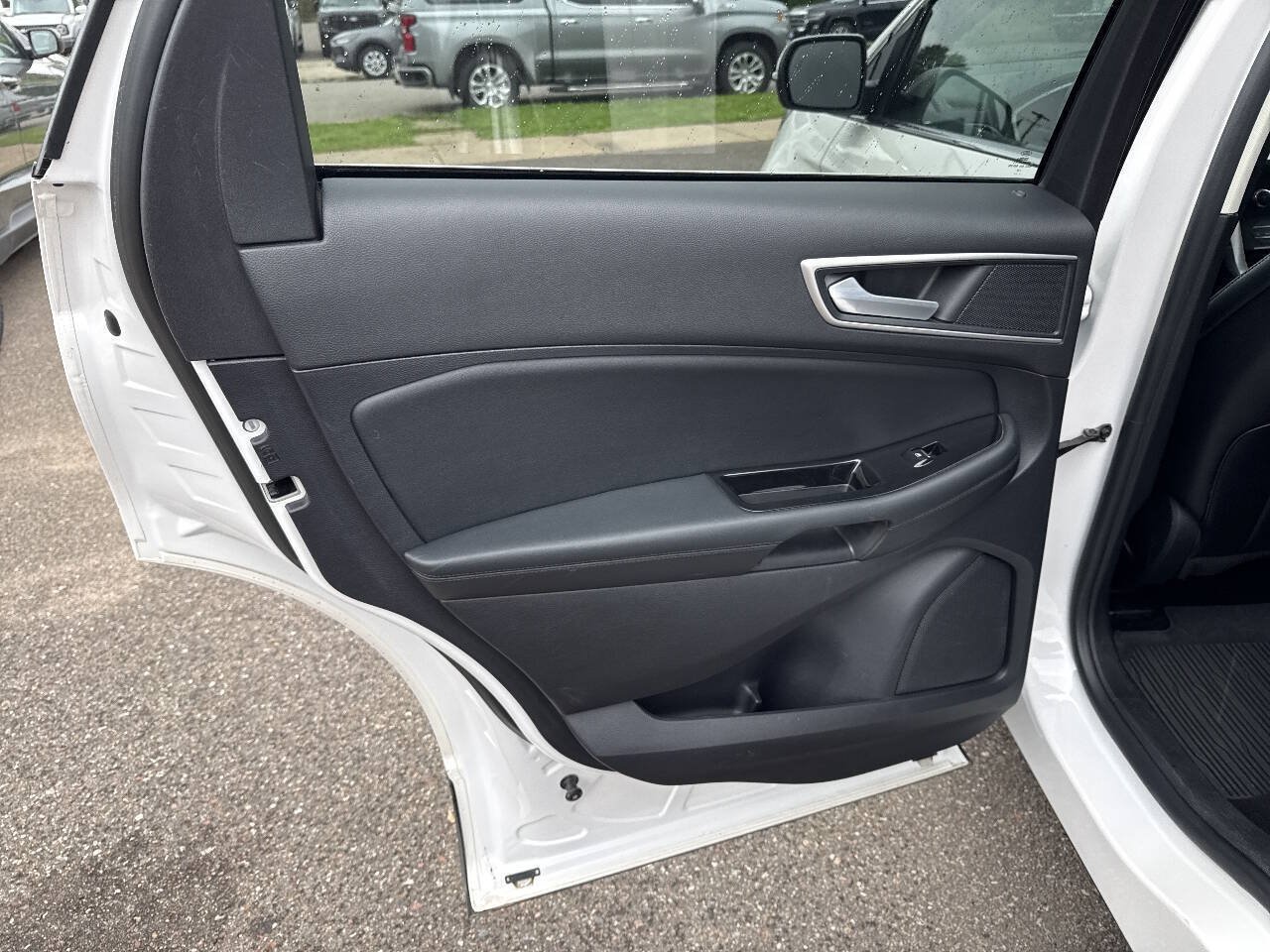 Used 2019 Ford Edge SEL w/ Equipment Group 201A AWD/4WD image 18