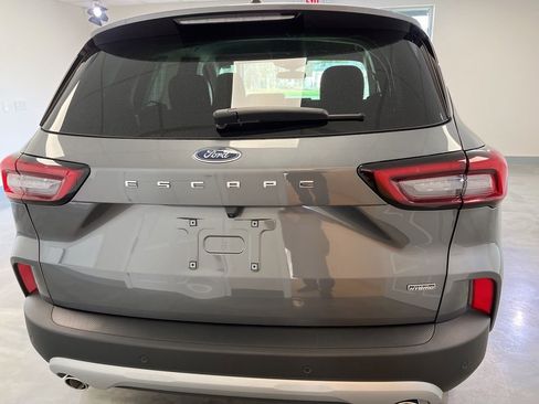 Used 2025 Ford Escape SE FWD image 9