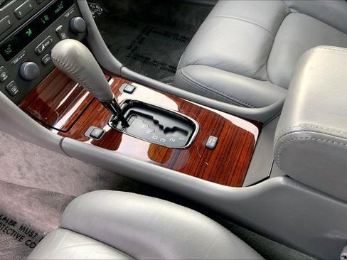 Used 2002 Cadillac Seville SLS w/ Luxury Pkg image 17