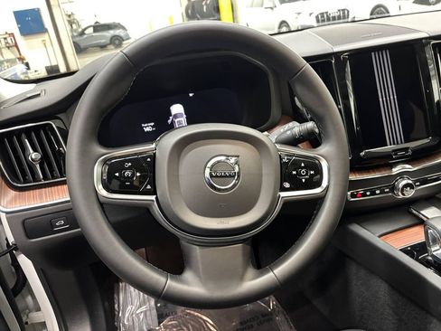 Used 2024 Volvo XC60 B5 Plus w/ Protection Package Premier AWD/4WD image 21