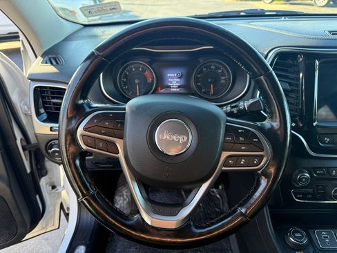 Used 2021 Jeep Cherokee Limited image 11