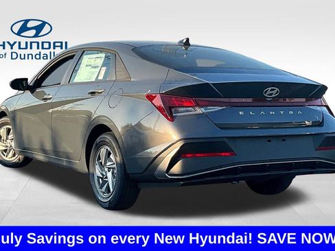 New 2026 Hyundai Elantra SE FWD image 3