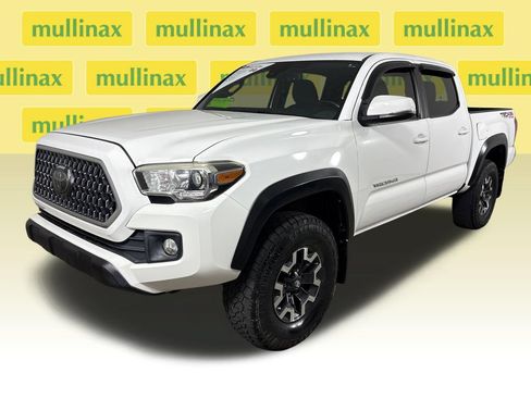 Used 2018 Toyota Tacoma TRD Off-Road w/ Technology Package AWD/4WD image 14