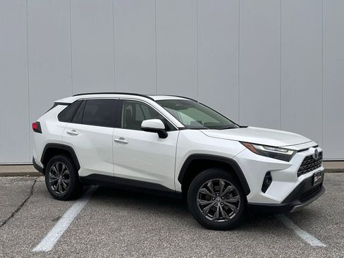Used 2022 Toyota RAV4 Limited AWD/4WD image 7