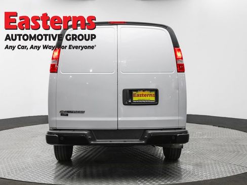 Used 2018 Chevrolet Express 2500 w/ Driver Convenience Package RWD image 6