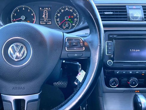 Used 2015 Volkswagen Passat 1.8T SE image 23