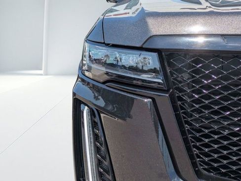 Used 2024 Cadillac Escalade ESV V AWD/4WD image 8