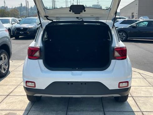 Used 2020 Hyundai Venue SEL FWD image 10