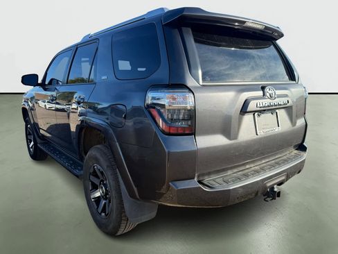 Used 2016 Toyota 4Runner SR5 image 3