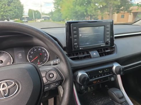 Used 2020 Toyota RAV4 LE w/ All Weather Liner Package AWD/4WD image 21