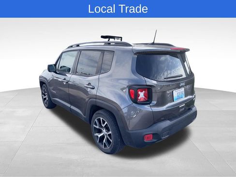 Used 2018 Jeep Renegade Latitude FWD image 3