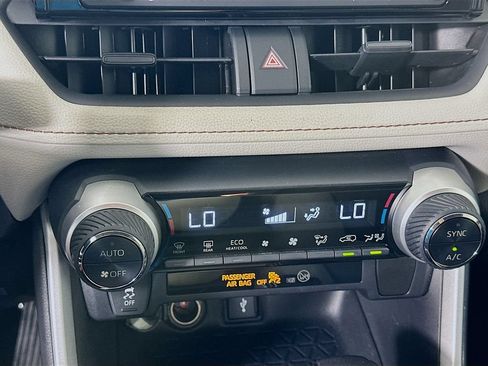 Used 2021 Toyota RAV4 XLE w/ Convenience Package AWD/4WD image 15