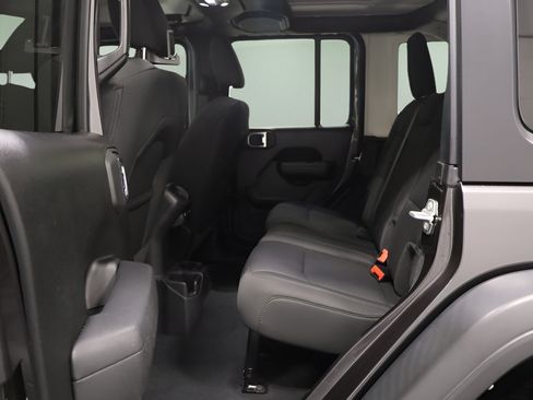 Used 2022 Jeep Wrangler Unlimited Sport AWD/4WD image 15