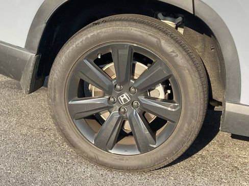 Used 2025 Honda Pilot Black Edition image 9